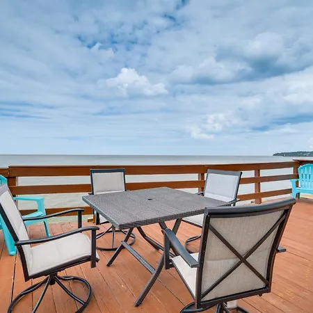 Cozy Irondequoit Home On Lake Ontario!